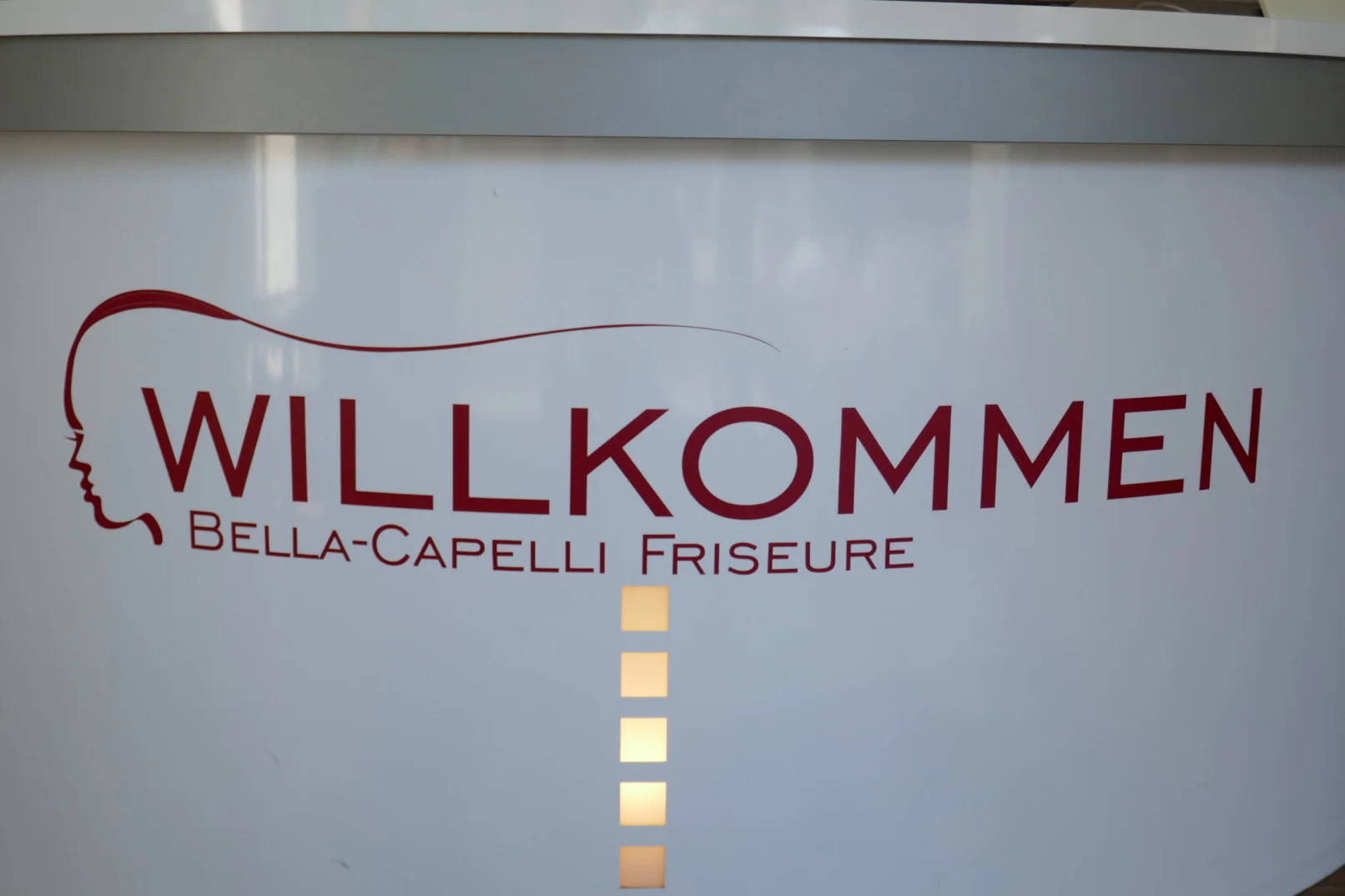 Aktuelle Haartrends und hochwertige Produkte - Wir beraten individuell & nehmen uns Zeit! Jetzt Termin bei Friseur Bella Capelli in Damstadt vereinbaren!
